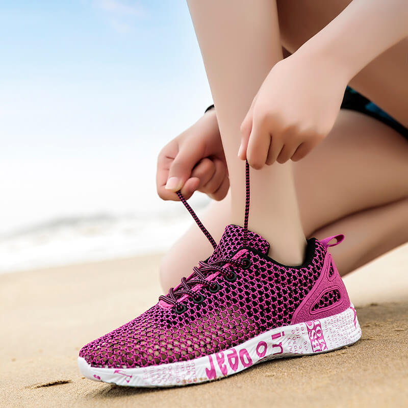 Chaussures de plage pour femme en couleur rose / Splash Shoes