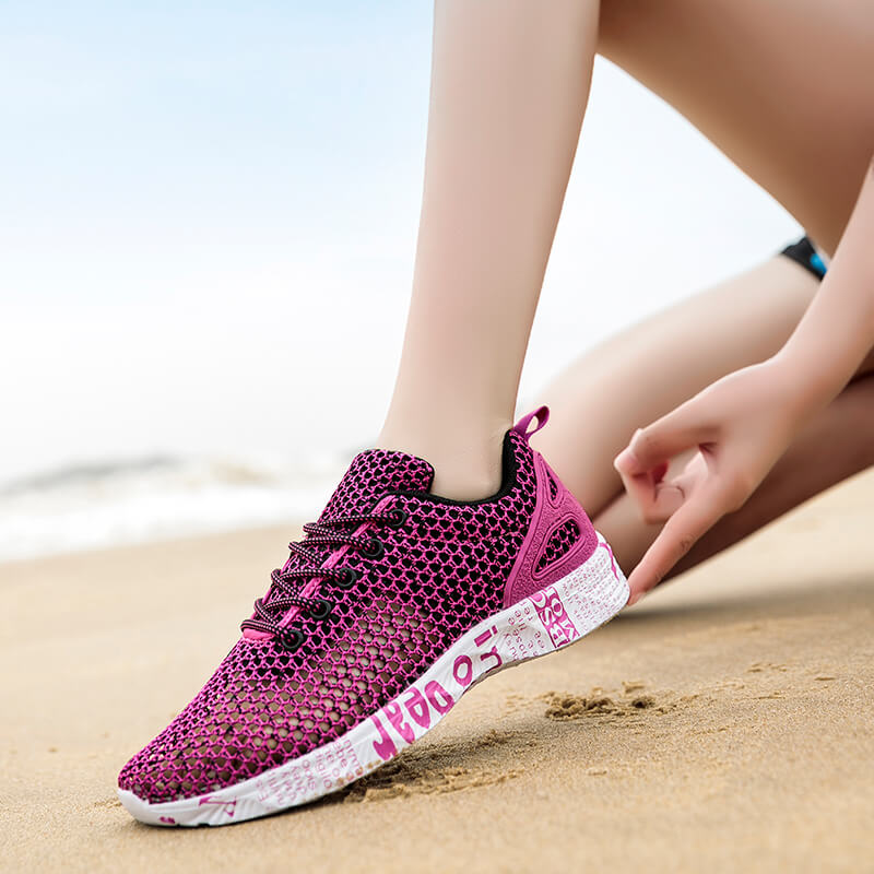 Chaussures de plage pour femme en couleur rose / Splash Shoes