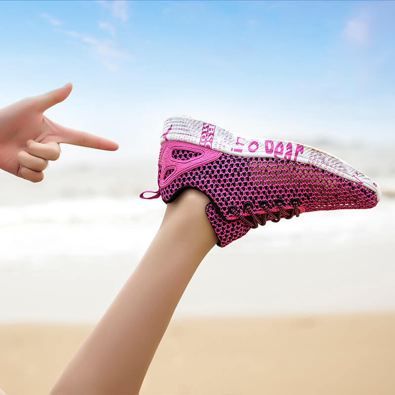 Chaussures de plage pour femme en couleur rose / Splash Shoes