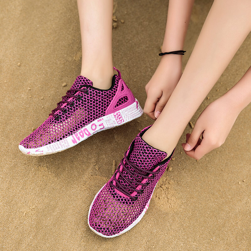 Chaussures de plage pour femme en couleur rose / Splash Shoes